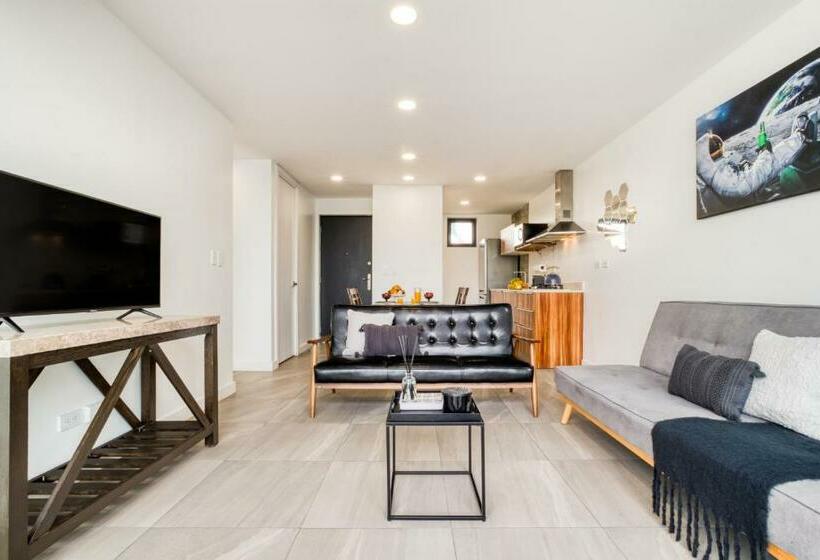 Uliv Revolución Tijuana