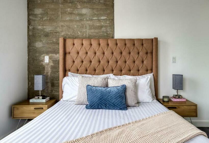 Uliv Revolución Tijuana