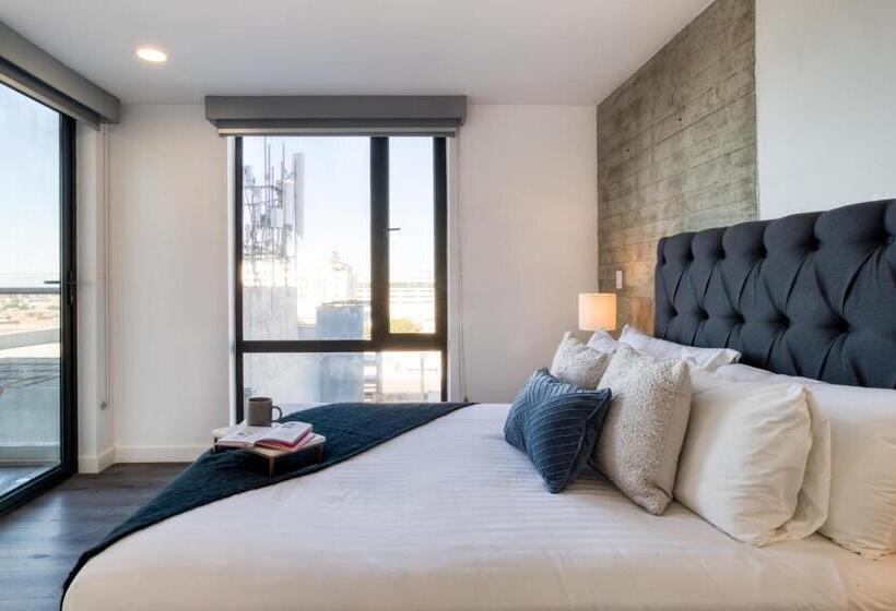 Uliv Revolución Tijuana