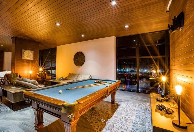 Uliv Revolución Tijuana