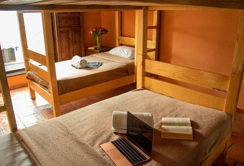 هاستل Hostal Las Escaleras