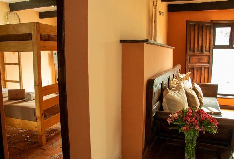 هاستل Hostal Las Escaleras