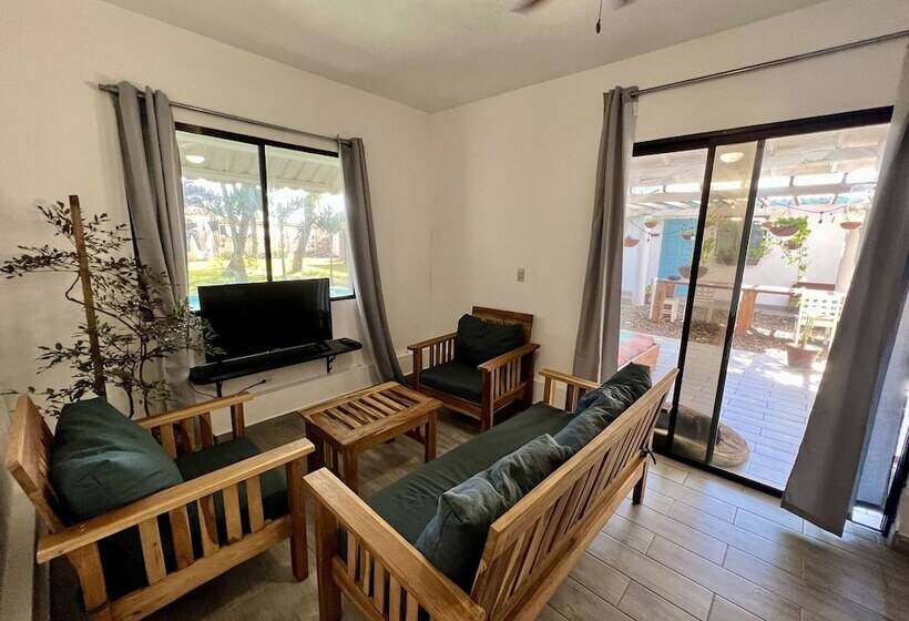 مبيت وإفطار Jakes On The Beach