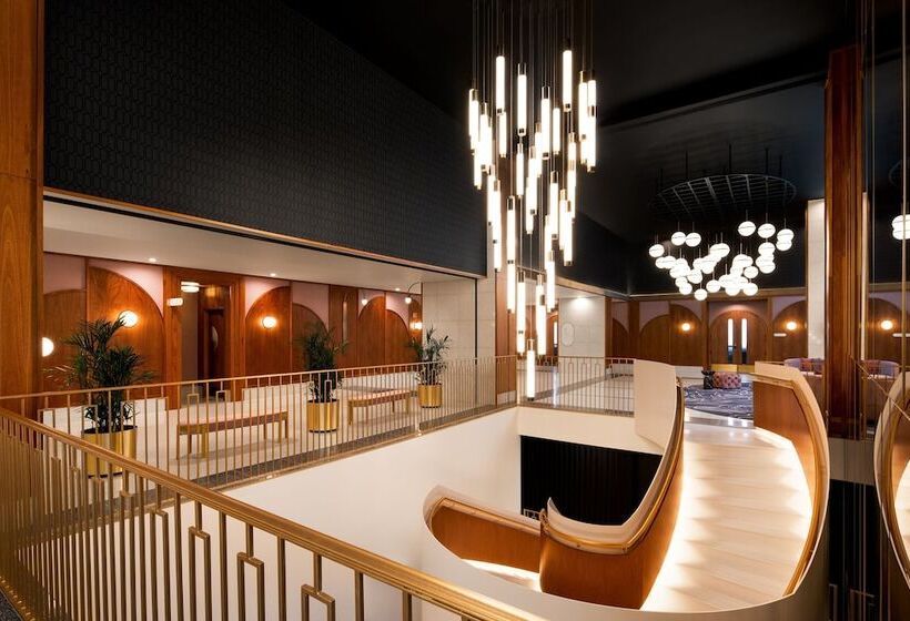 Honeyrose Hotel, Montreal, A Tribute Portfolio