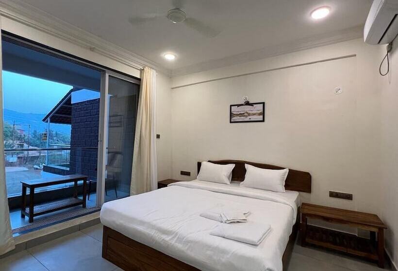 فندق Coastal Bay Beach Resort