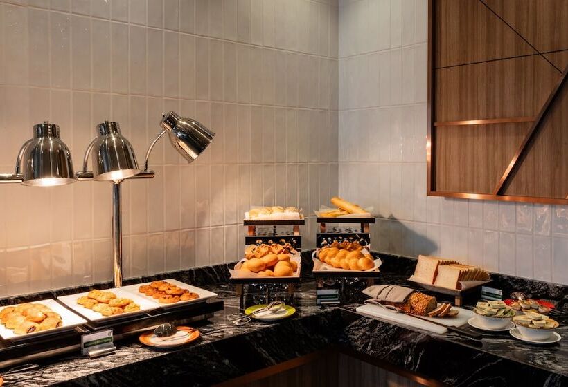 هتل Holiday Inn Sepang Airport By Ihg