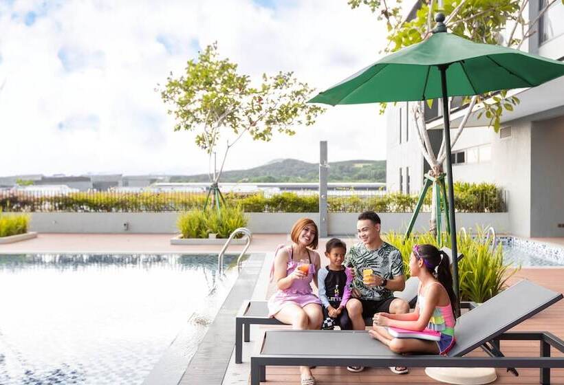 هتل Holiday Inn Sepang Airport By Ihg
