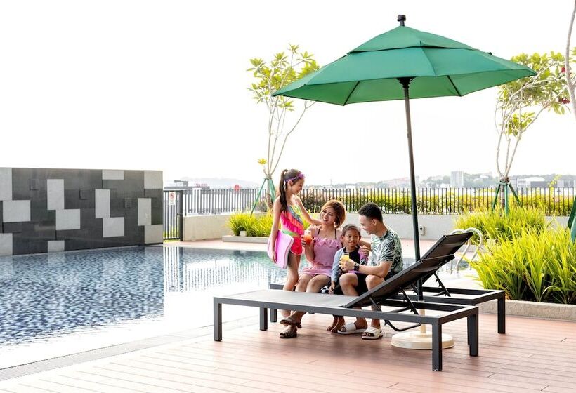 هتل Holiday Inn Sepang Airport By Ihg