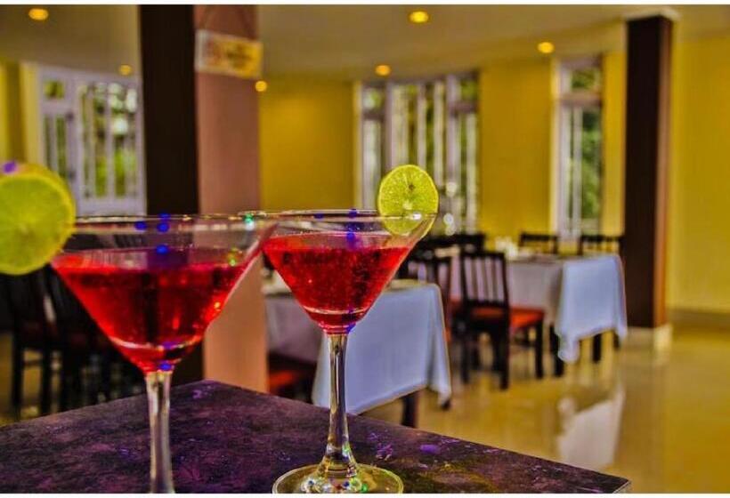 Отель Jade Retreat