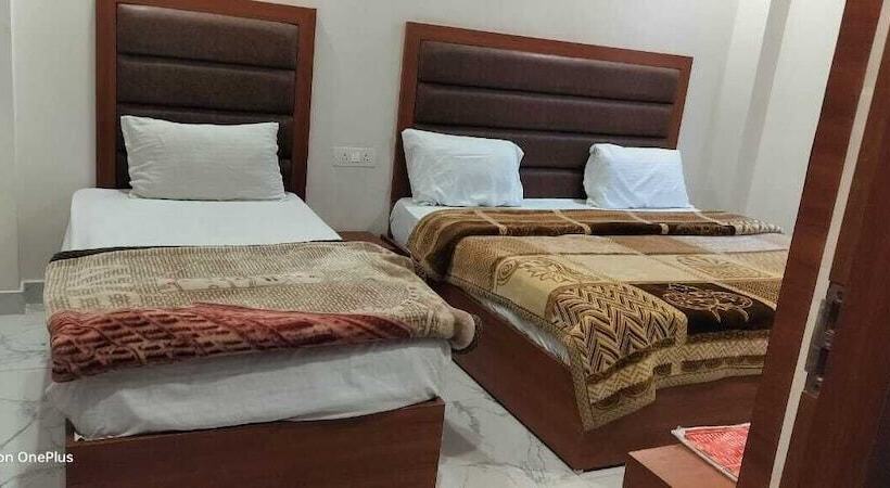 בית מלון כפרי Shrivari Kaushik Palace