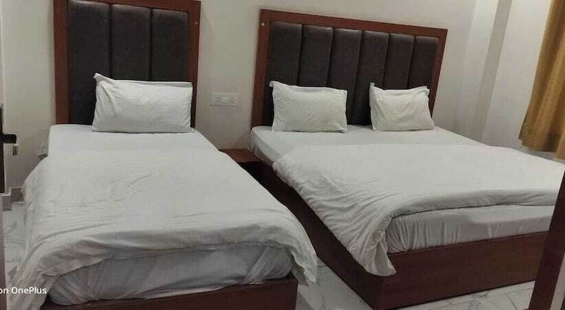 בית מלון כפרי Shrivari Kaushik Palace