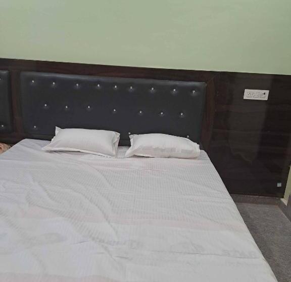 בית מלון כפרי Oyo 80883  Av Priya