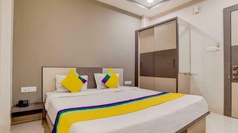 בית מלון כפרי Oyo  Royal Paradise