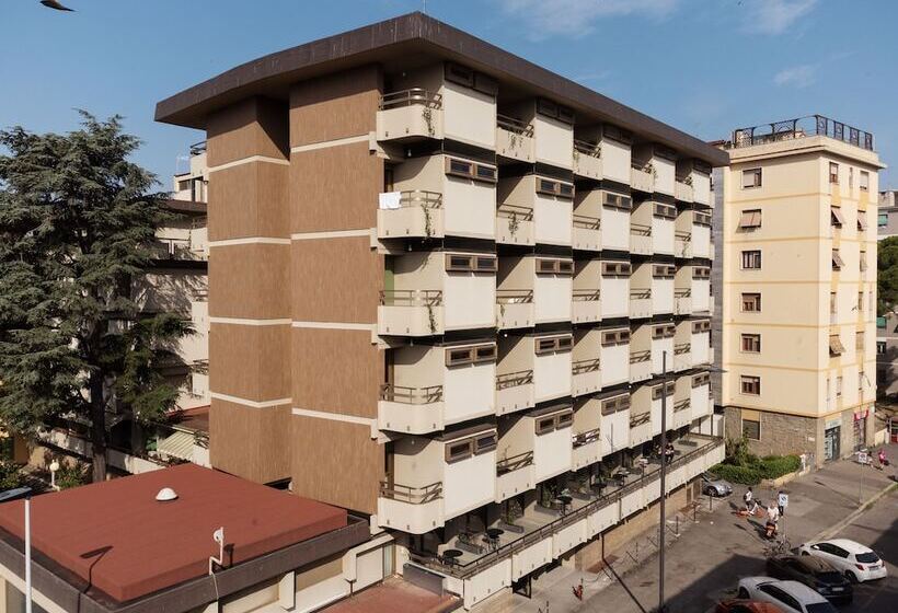 هتل Re Dama Hostel