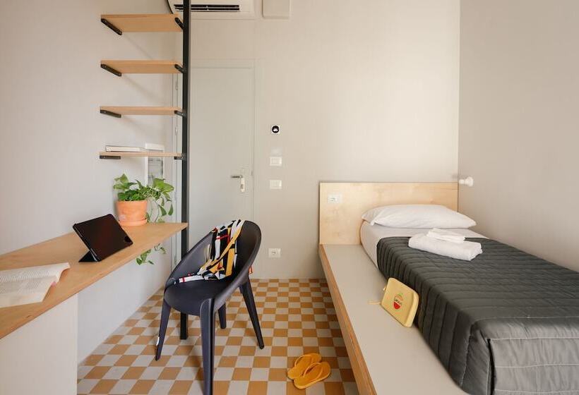 هتل Re Dama Hostel