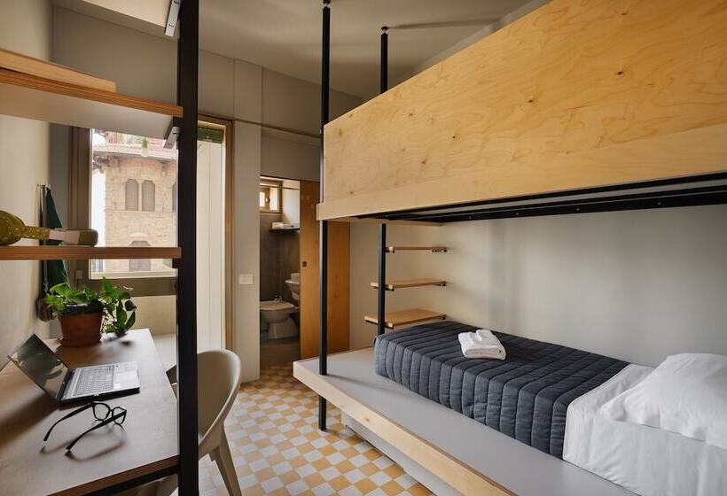 هتل Re Dama Hostel