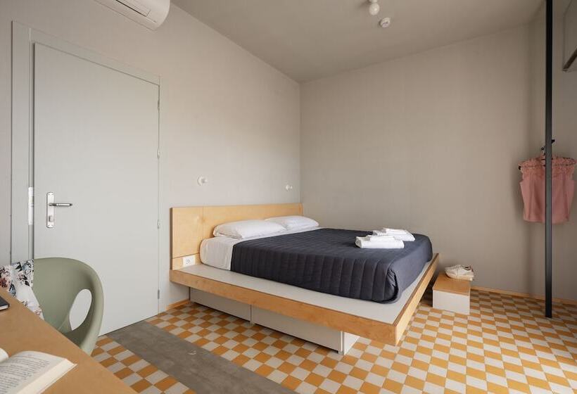 هتل Re Dama Hostel