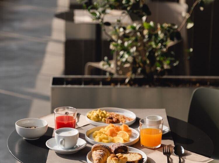 هتل Re Dama Hostel