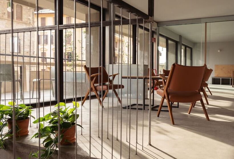 هتل Re Dama Hostel