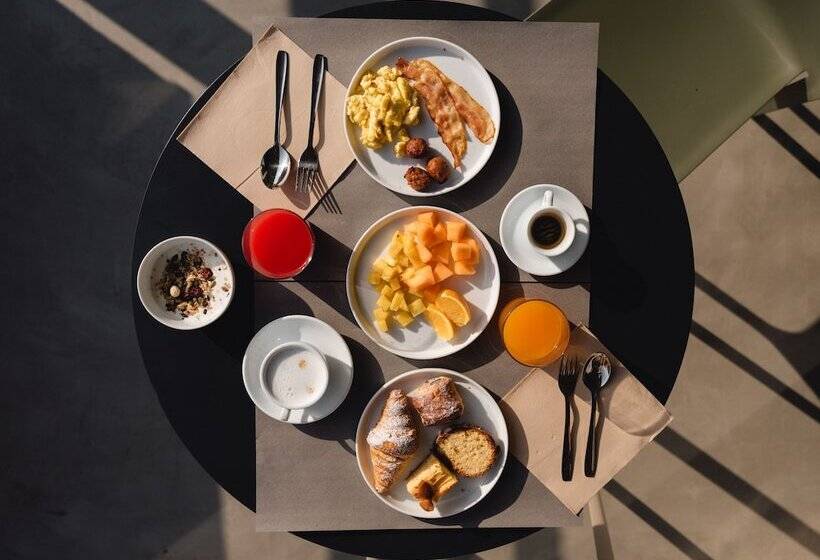 هتل Re Dama Hostel