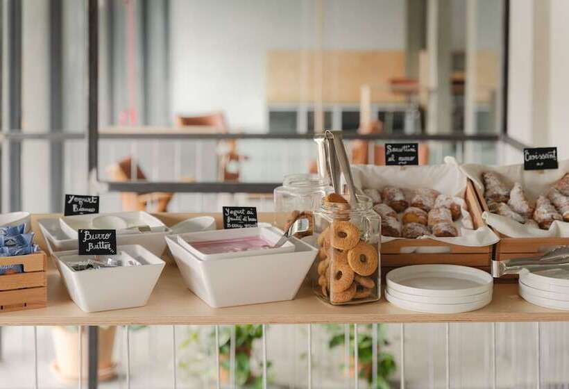 هتل Re Dama Hostel