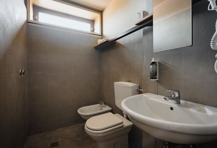 هتل Re Dama Hostel