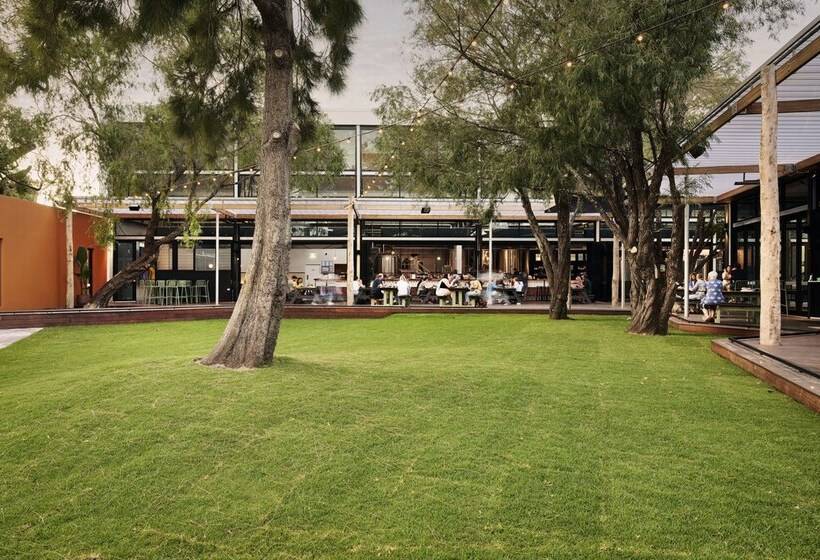 בית מלון כפרי Southcamp