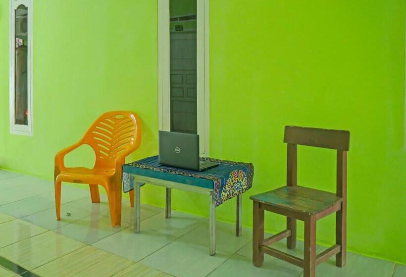 ホテル Spot On 92246 Kost Qiu Qiu 99