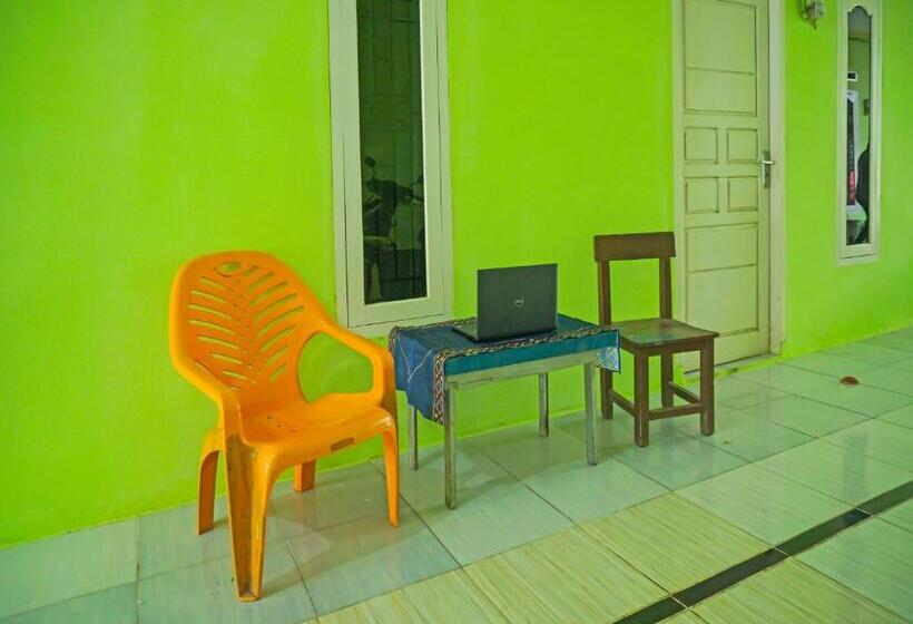 ホテル Spot On 92246 Kost Qiu Qiu 99