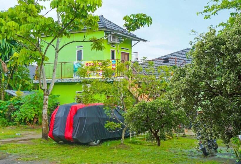 ホテル Spot On 92246 Kost Qiu Qiu 99