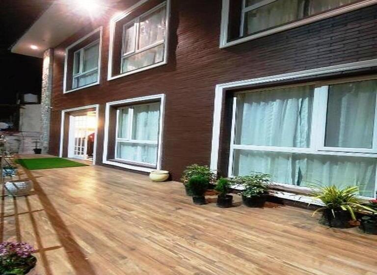 בית מלון כפרי The Sapling Manor