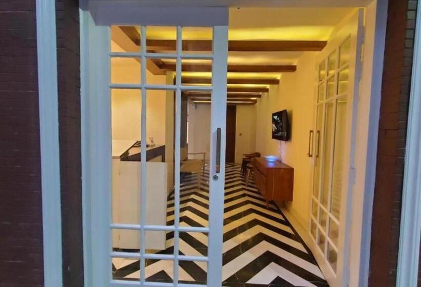 בית מלון כפרי The Sapling Manor