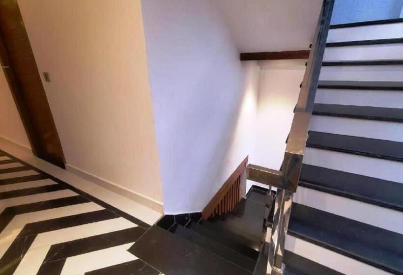 בית מלון כפרי The Sapling Manor