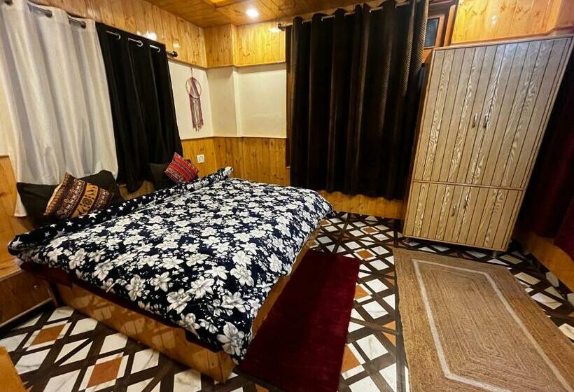 Nirvana By Oztel   Backpacker Hostel