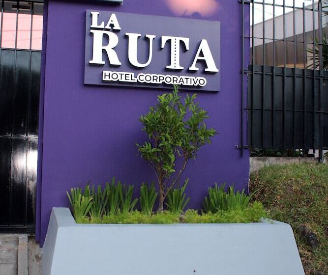 بنسيون La Ruta Hotel Corporativo
