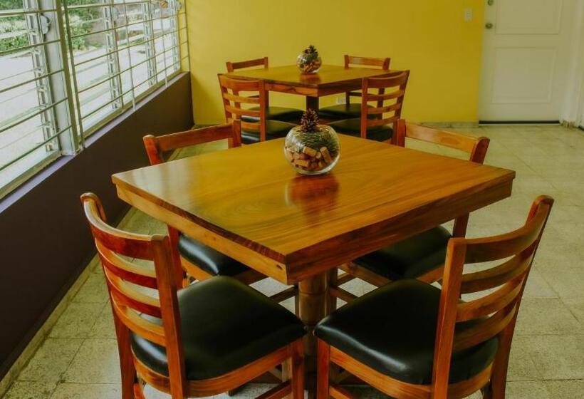 بنسيون La Ruta Hotel Corporativo