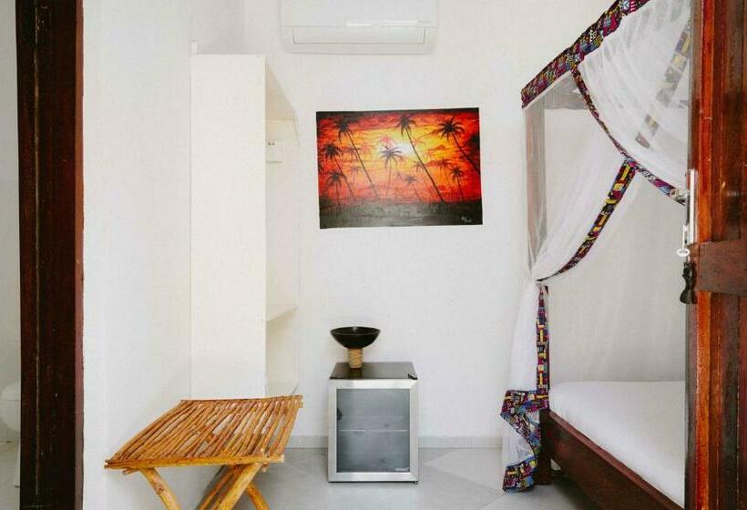 Rav Apartment And Hostel