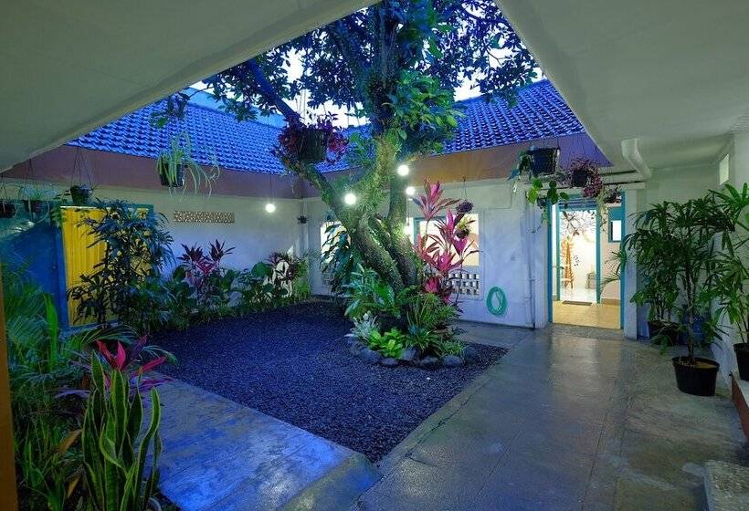 הוסטל Snooze Malang