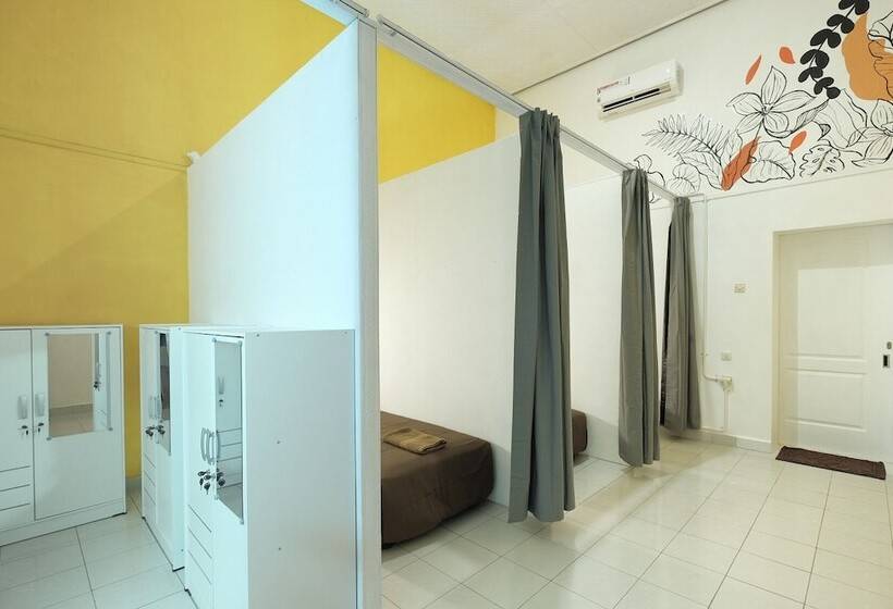 הוסטל Snooze Malang