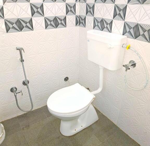 Spot On 80770j Hotel Relax Inn