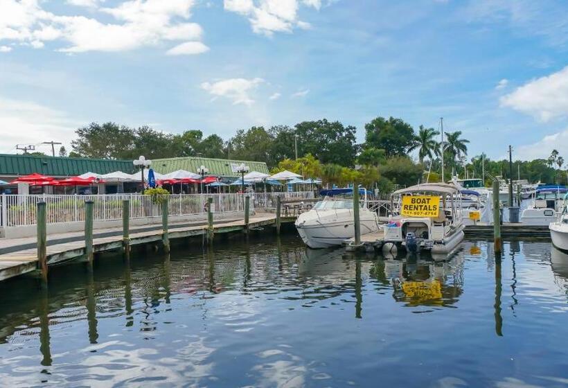 Waterfront Room, Heated Pool, Tiki Bar & Grill