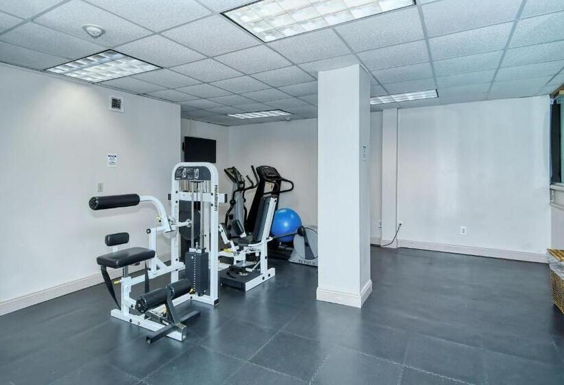 Waterfront Room, Heated Pool, Tiki Bar & Grill