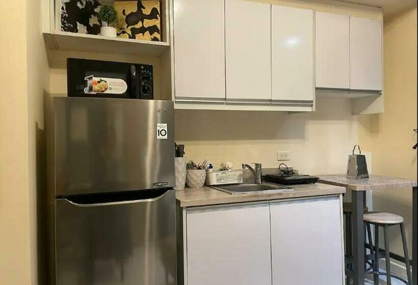 Sky Staycation Kl Greenbelt, Isabel S Makati Rooms