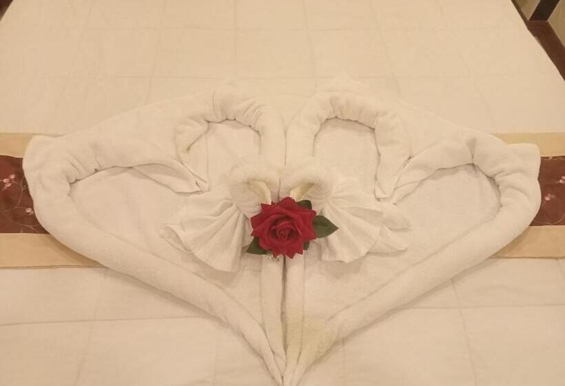 Albergue ไลอ้อน โฮเทล