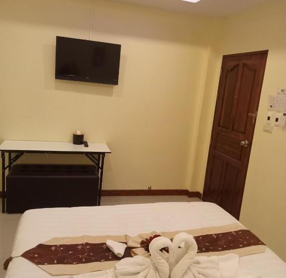 Albergue ไลอ้อน โฮเทล