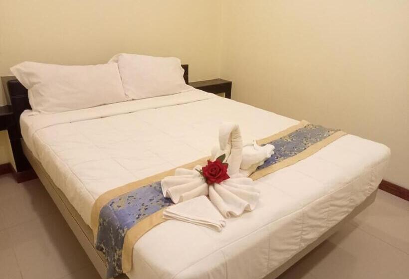 Albergue ไลอ้อน โฮเทล