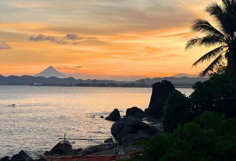 هاستل Happy Island Inn