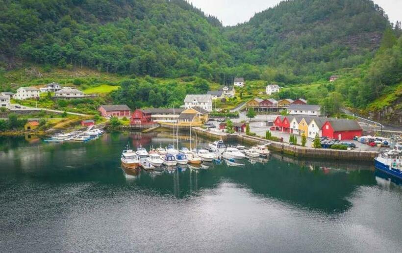 호스텔 Leirvik I Sogn Apartment