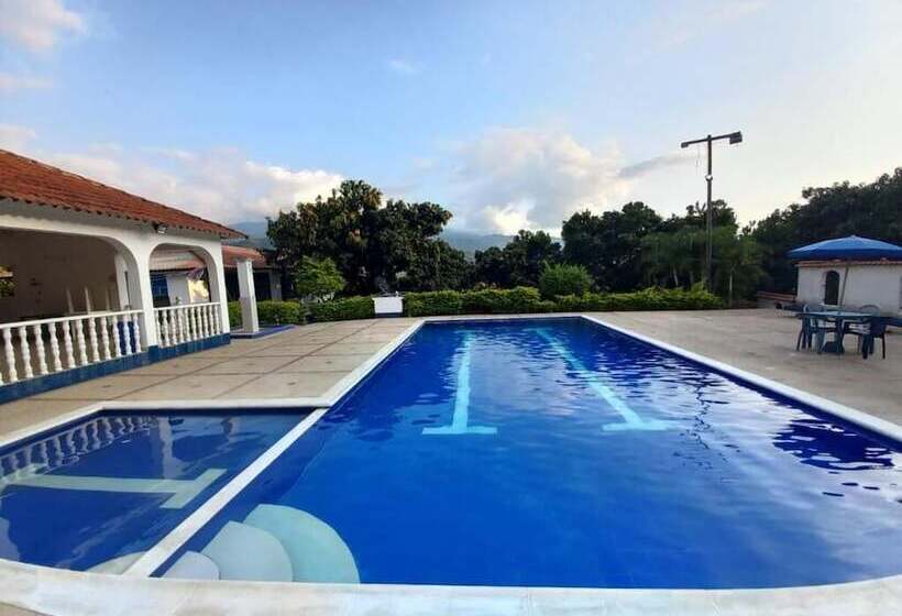 הוסטל Sede Campestre Peña Negra