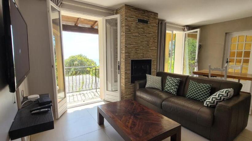 تختخواب و صبحانه Cosy Cottage With Private Pool